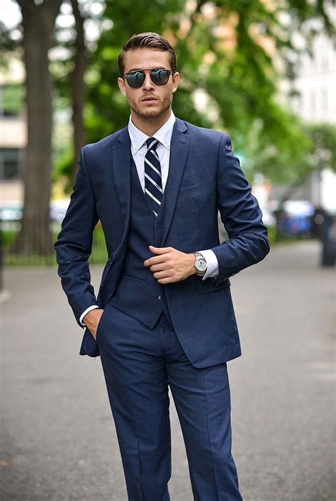 tie color for navy blue suit